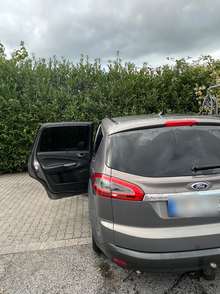 Ford S-Max 2012 — photo 10