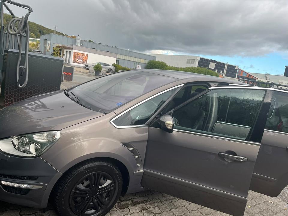 Ford S-Max 2012 — photo 12