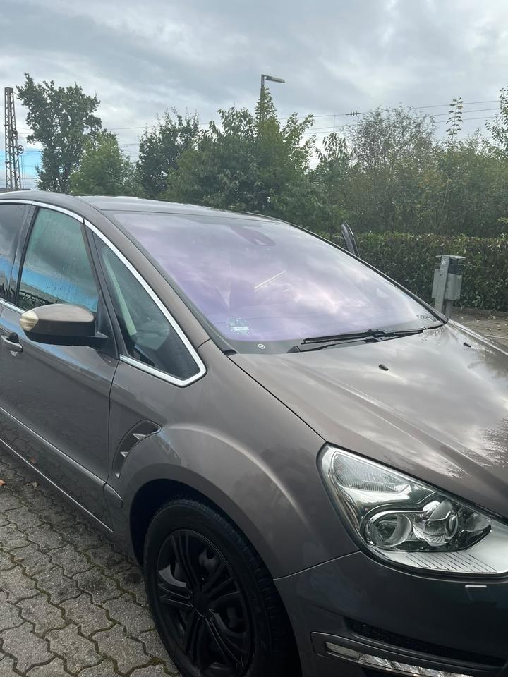 Ford S-Max 2012 — photo 13