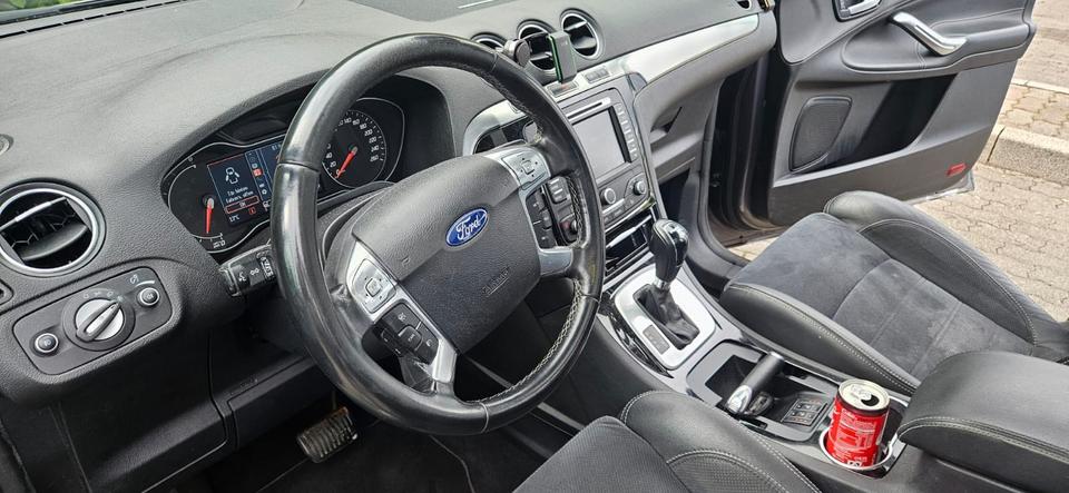 Ford S-Max 2012 — rear view
