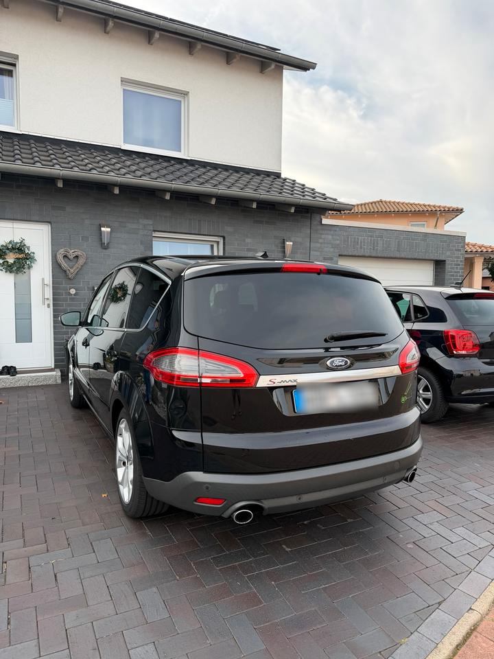 Ford S-Max 2012 — rear view