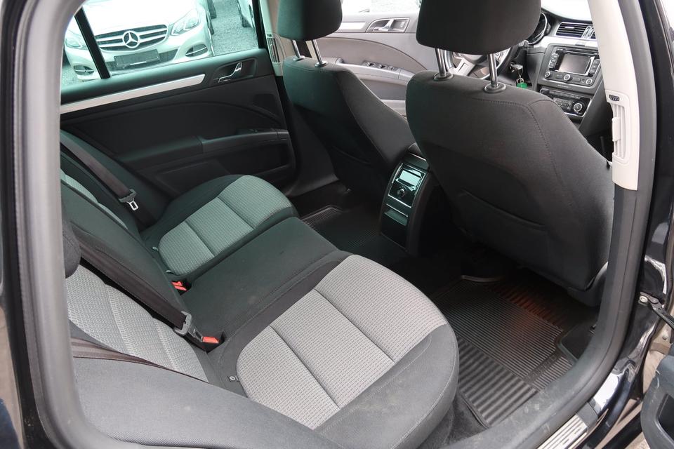 Skoda Superb 2013 — photo 10