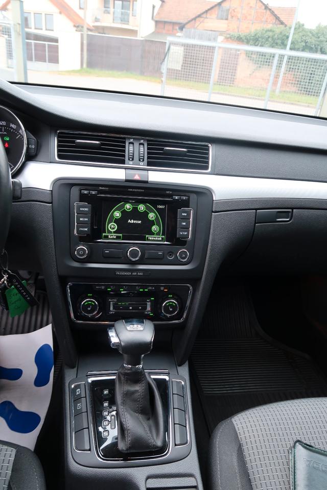 Skoda Superb 2013 — photo 12