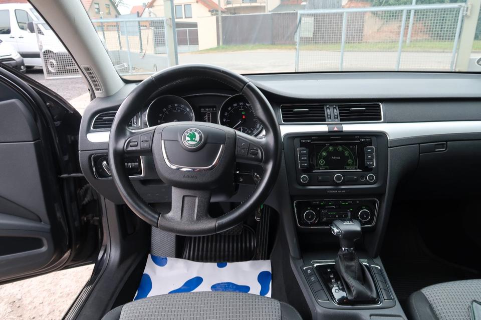 Skoda Superb 2013 — photo 14