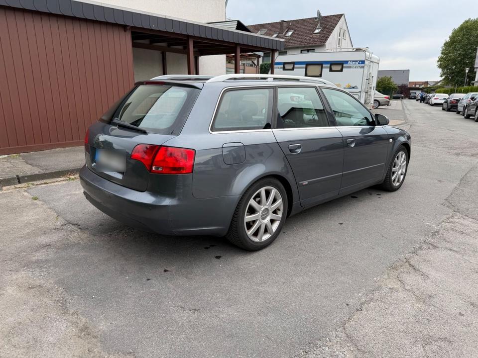 Audi A4 2005 — салон