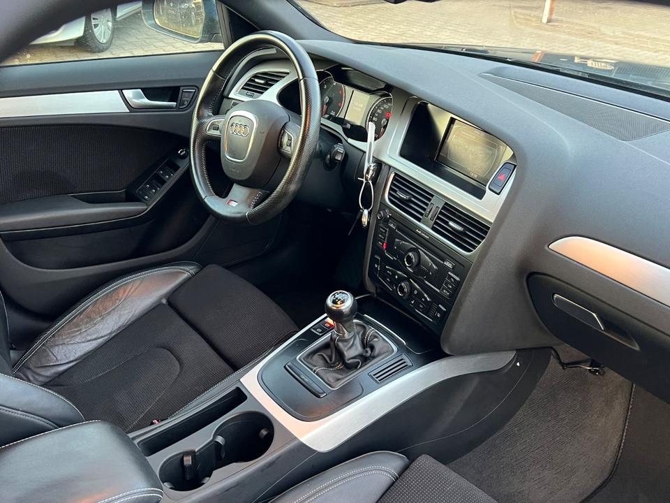 Audi A4 2009 — photo 16