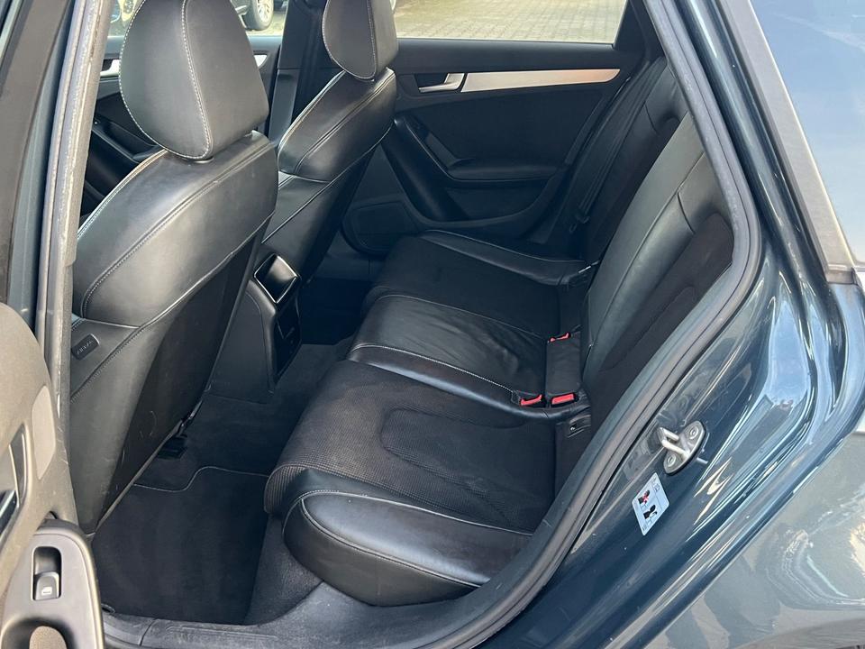 Audi A4 2009 — photo 17