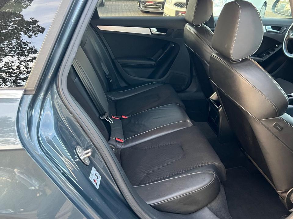 Audi A4 2009 — photo 18
