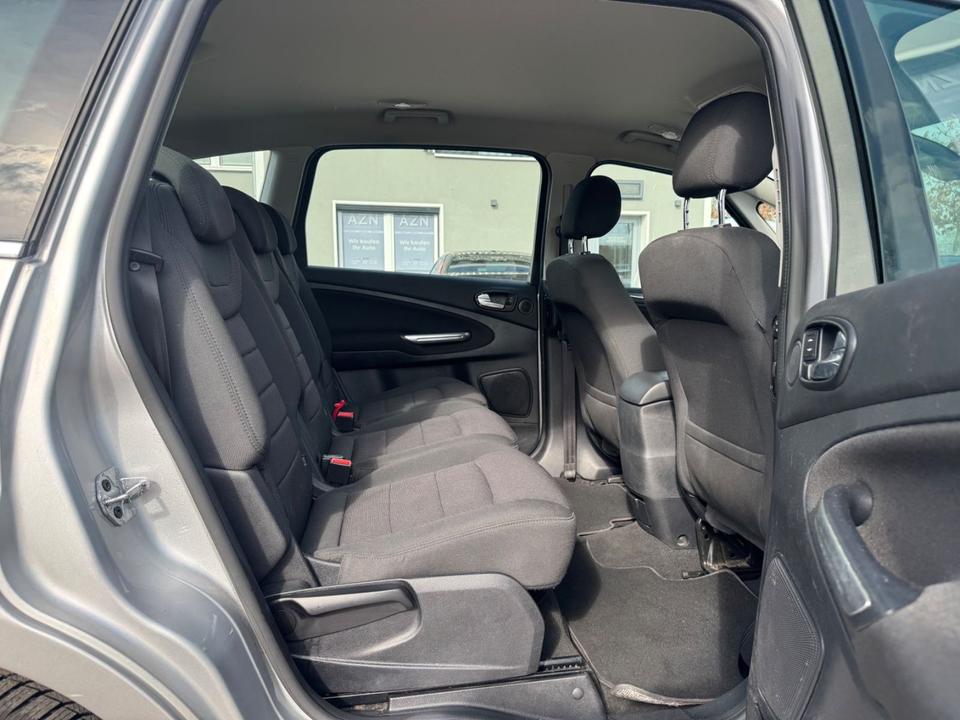 Ford S-Max 2013 — photo 12