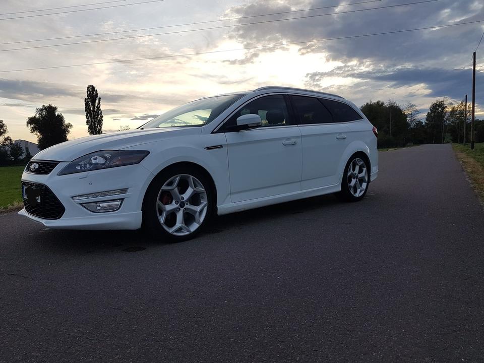 Ford Mondeo 2014 — interior