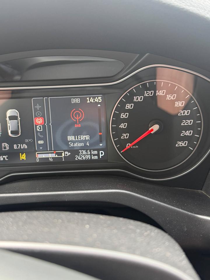 Ford Mondeo 2014 — photo 9
