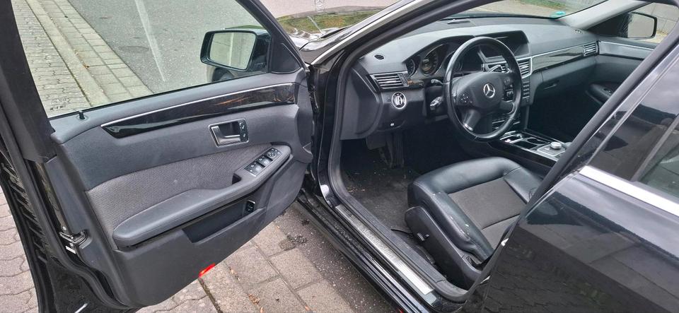 Mercedes Benz E 220 2012 — photo 10