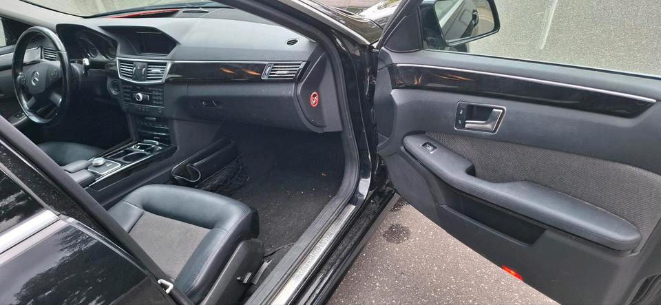 Mercedes Benz E 220 2012 — photo 11