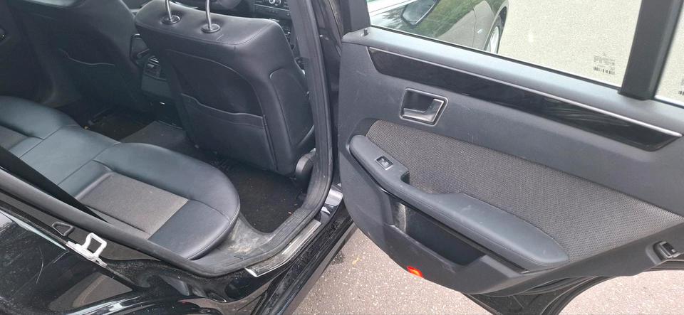 Mercedes Benz E 220 2012 — photo 13