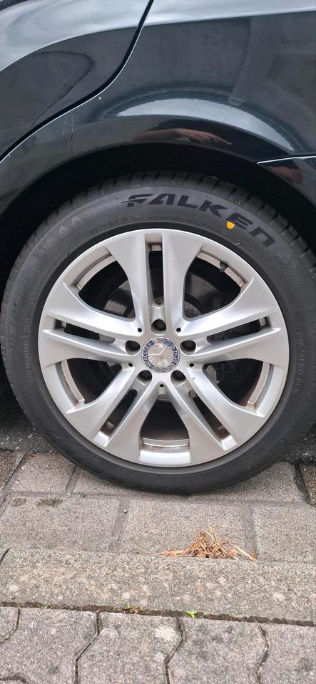 Mercedes Benz E 220 2012 — photo 17