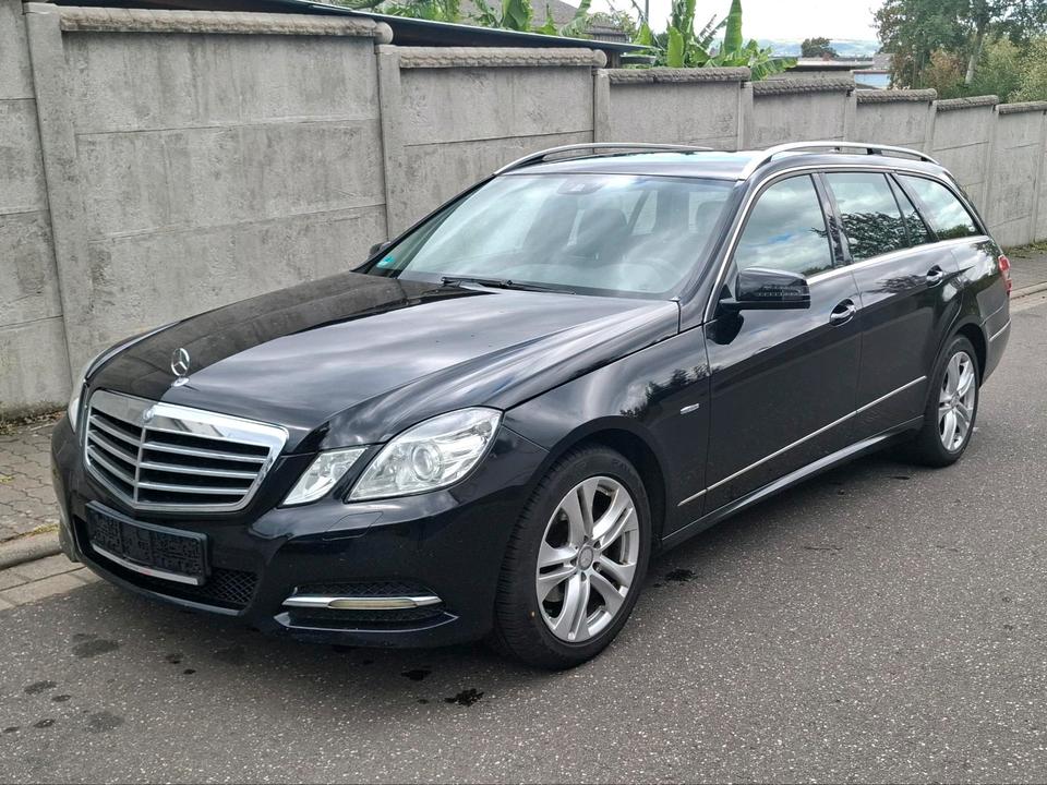 Mercedes Benz E 220 2012 — rear view
