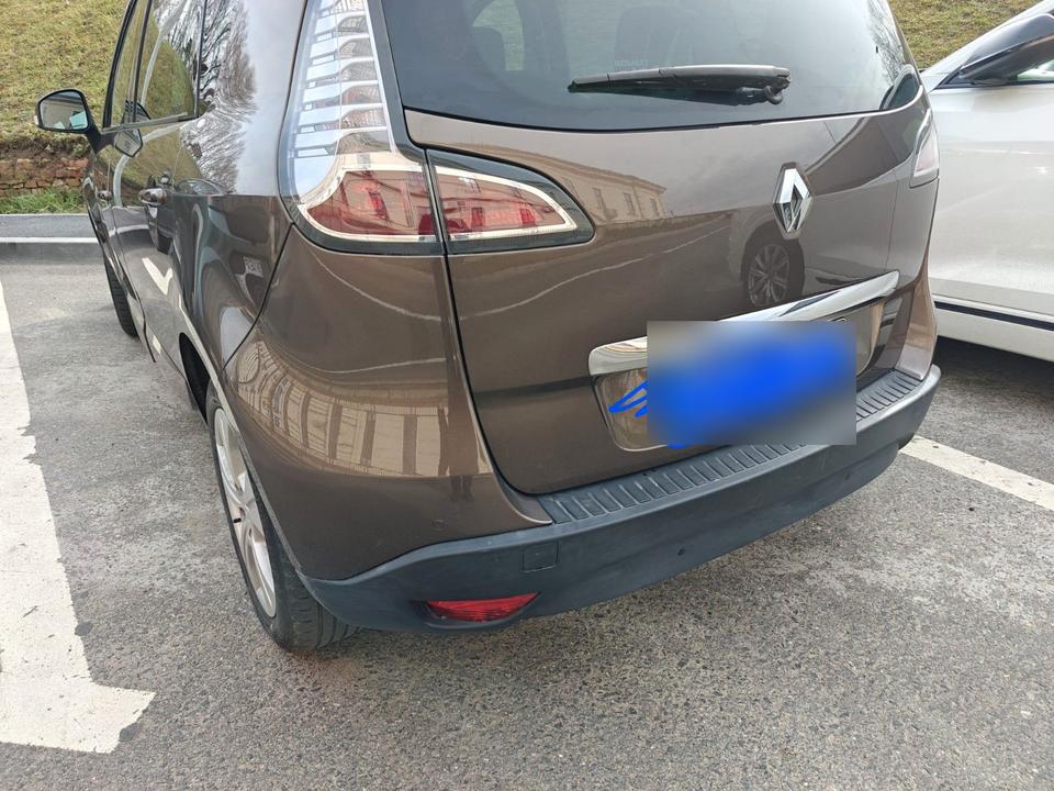 Renault Scenic 2012 — rear view