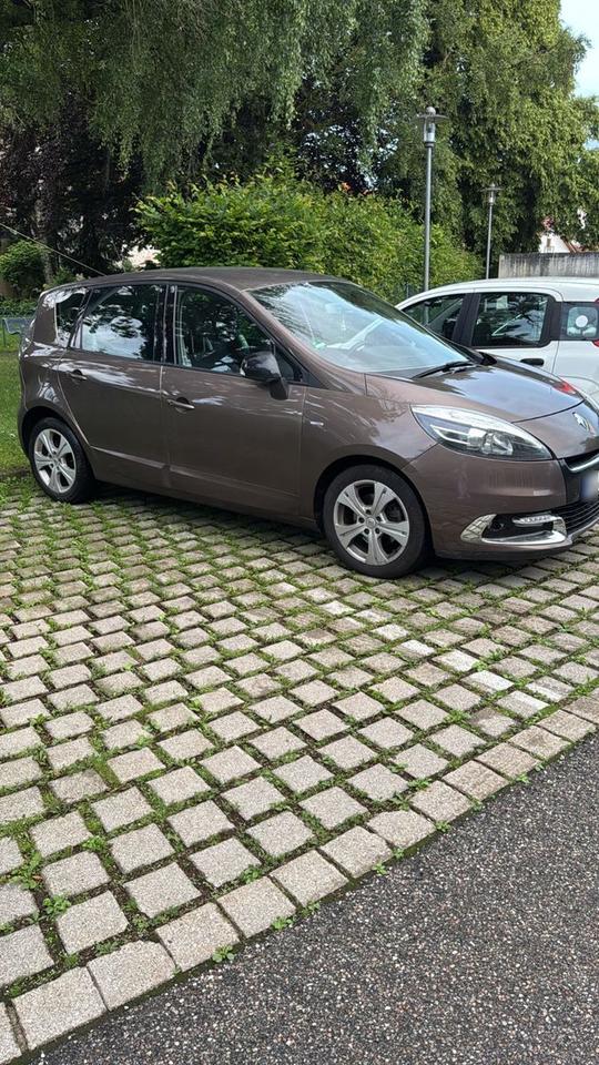 Renault Scenic 2012 — interior