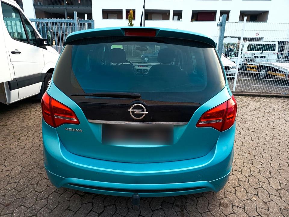 Opel Meriva 2012 — interior