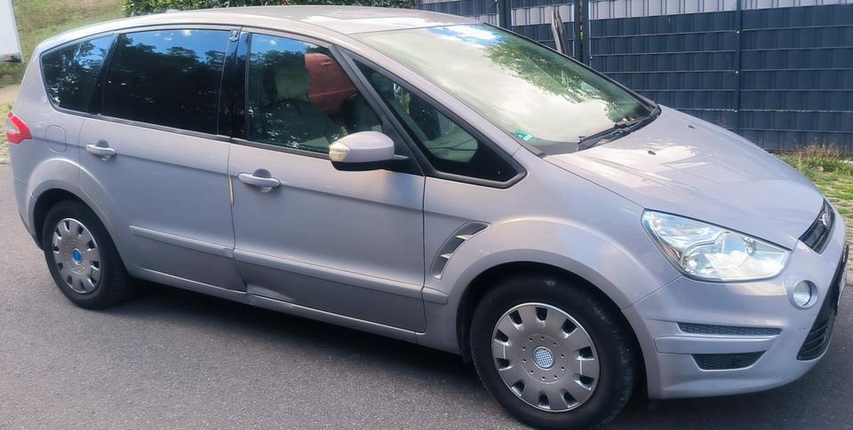 Ford S-Max 2011 — photo 14