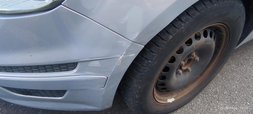Ford S-Max 2011 — photo 17