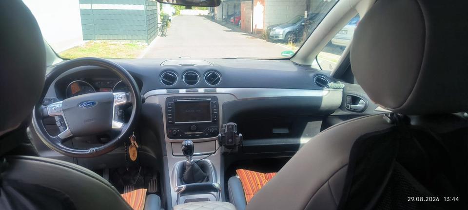 Ford S-Max 2011 — photo 18