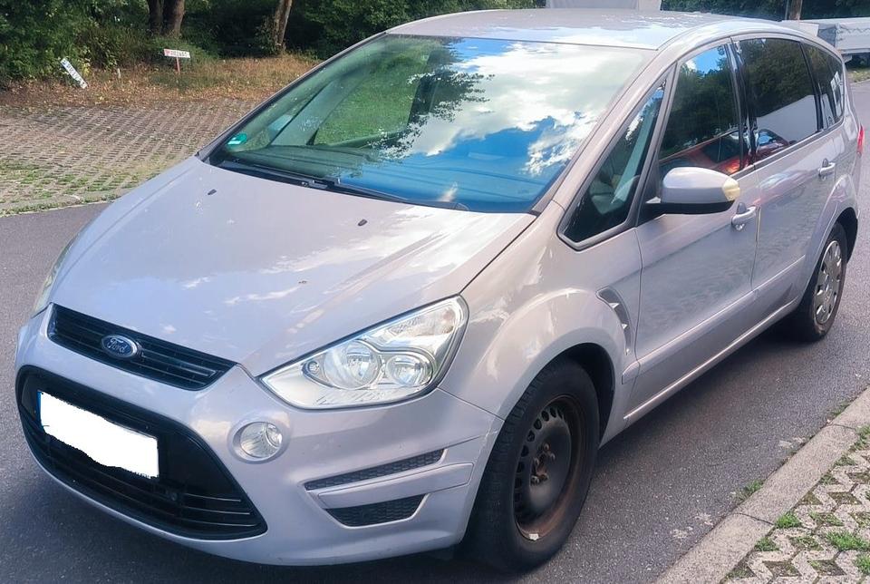 Ford S-Max 2011 — photo 19