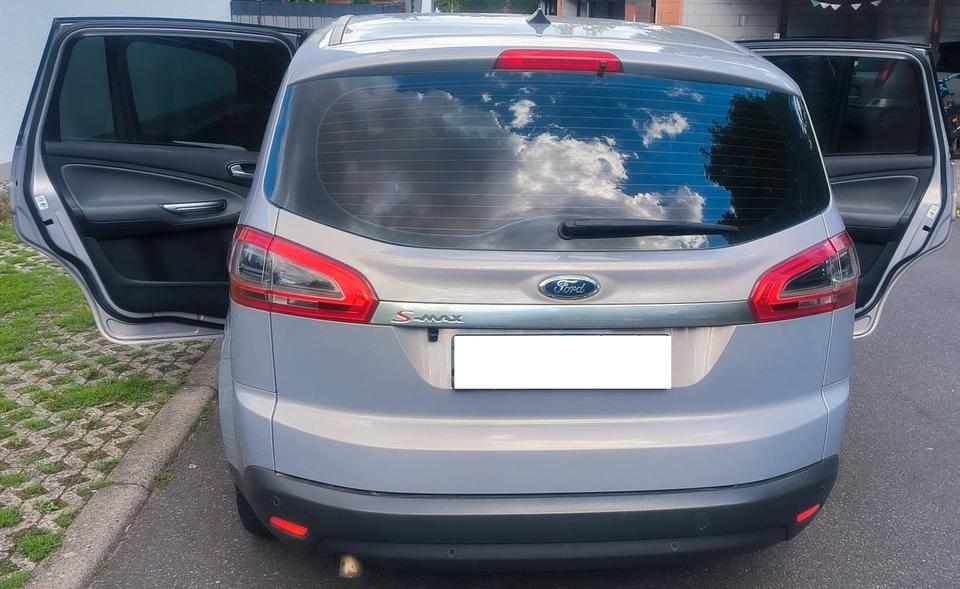 Ford S-Max 2011 — rear view