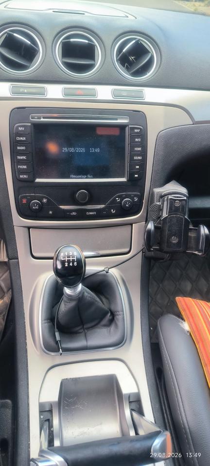 Ford S-Max 2011 — photo 9