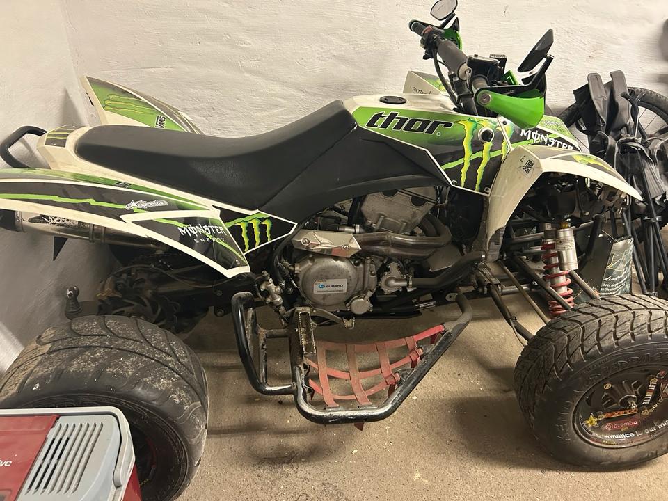 Weitere Motorräder grün/ schwarzes Quad 2012 — engine 450 ccm