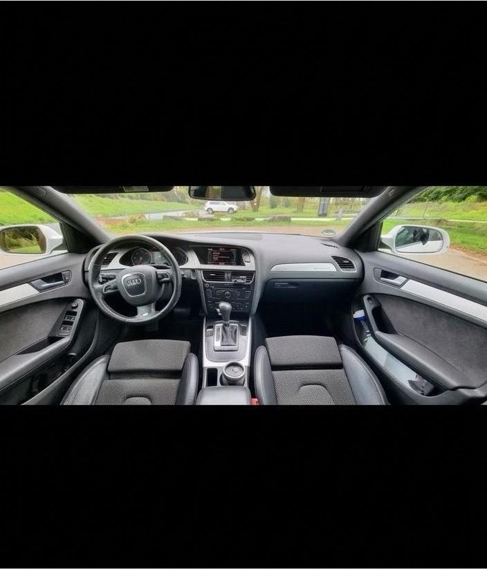 Audi A4 2010 — салон