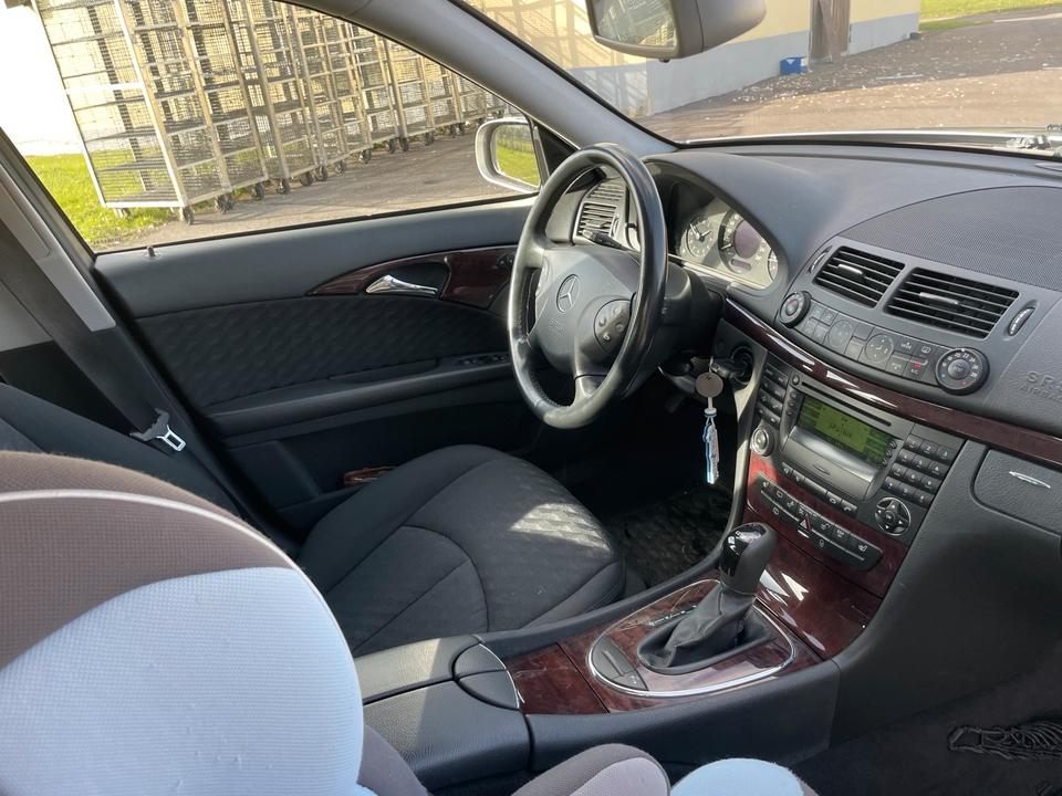 Mercedes Benz E 200 2005 — photo 12