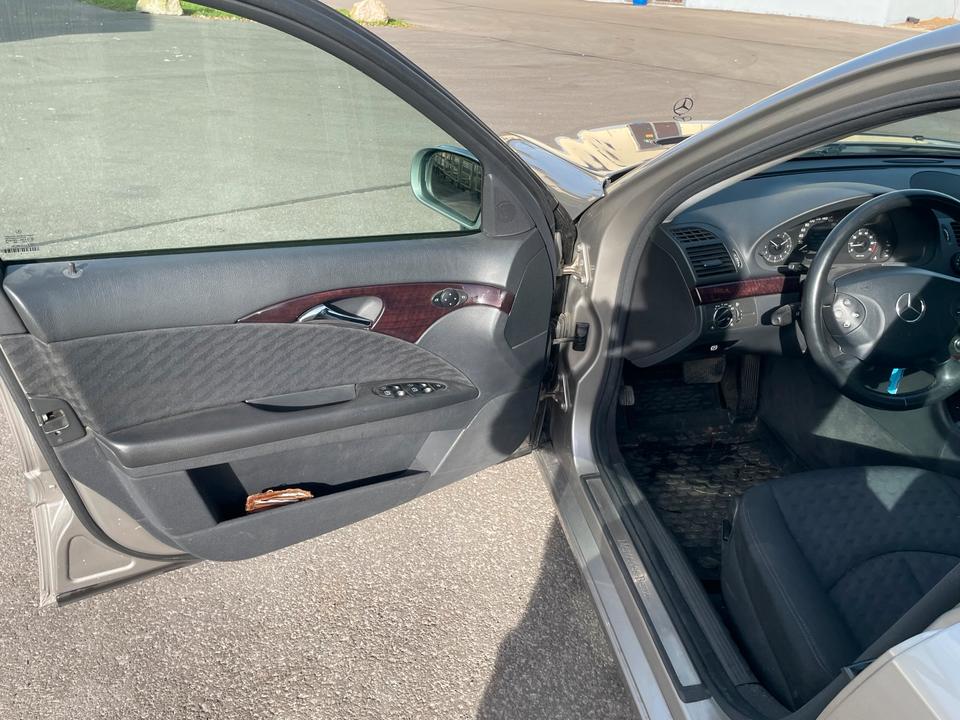 Mercedes Benz E 200 2005 — photo 17