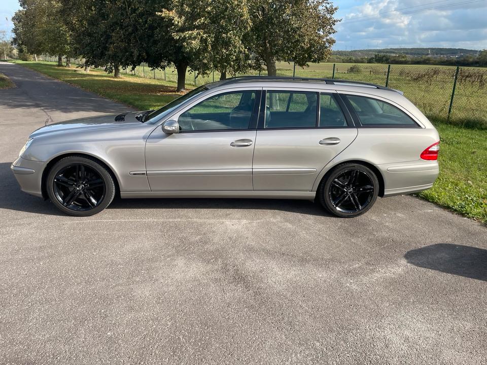 Mercedes Benz E 200 2005 — rear view