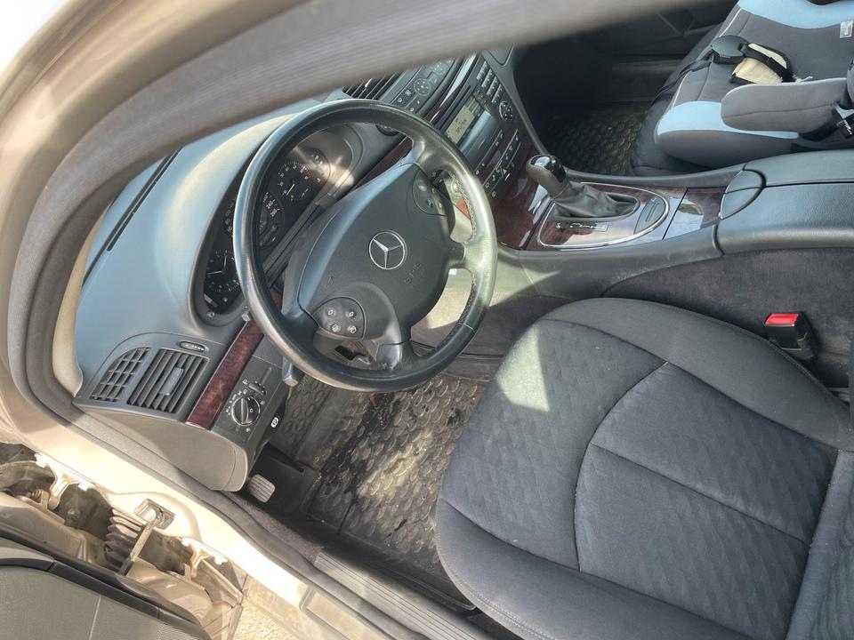 Mercedes Benz E 200 2005 — photo 20
