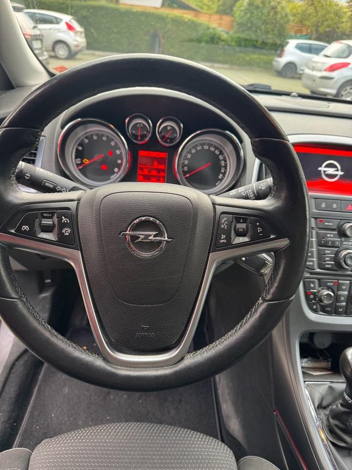 Opel Astra 2014 — engine