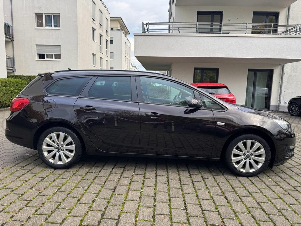 Opel Astra 2014 — photo 7