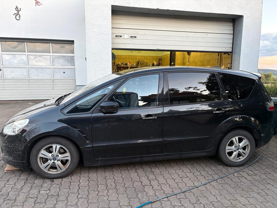 Ford S-Max 2009 — rear view
