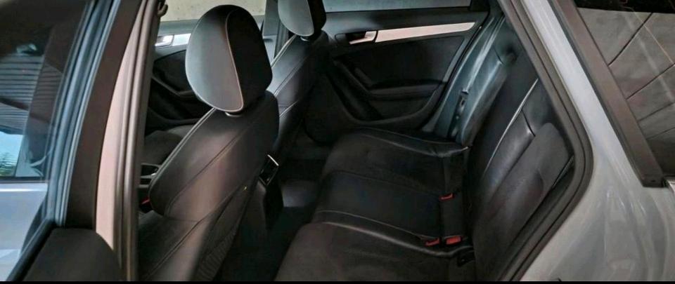 Audi A4 2011 — photo 5