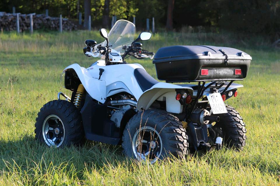 Kymco Maxxer 450i // TÜV Neu // LOF // Allrad 2014 — interior