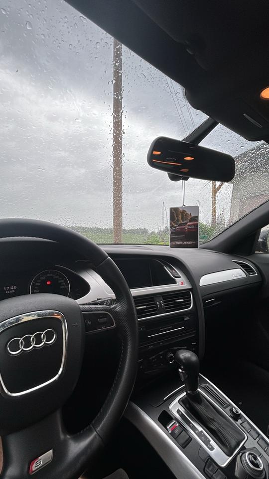 Audi A4 2011 — photo 16