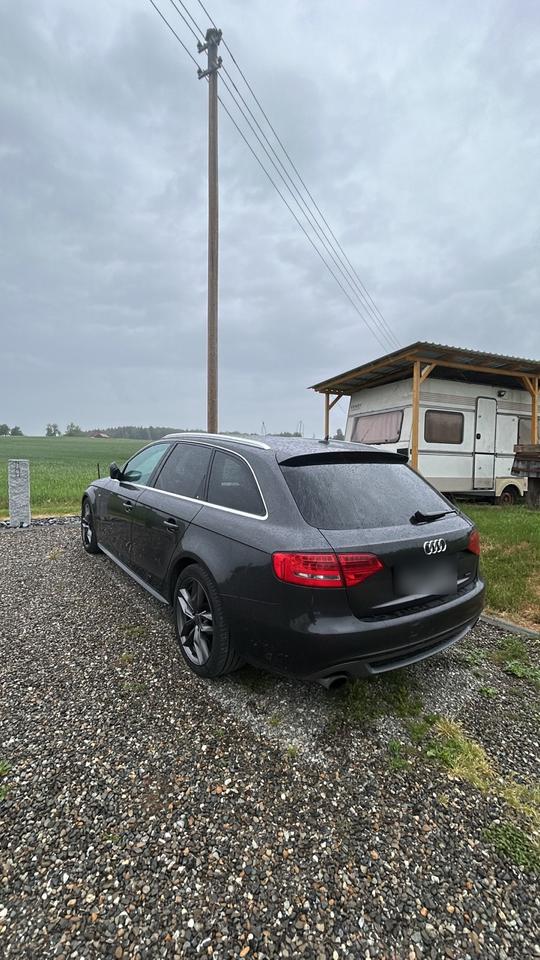 Audi A4 2011 — photo 18