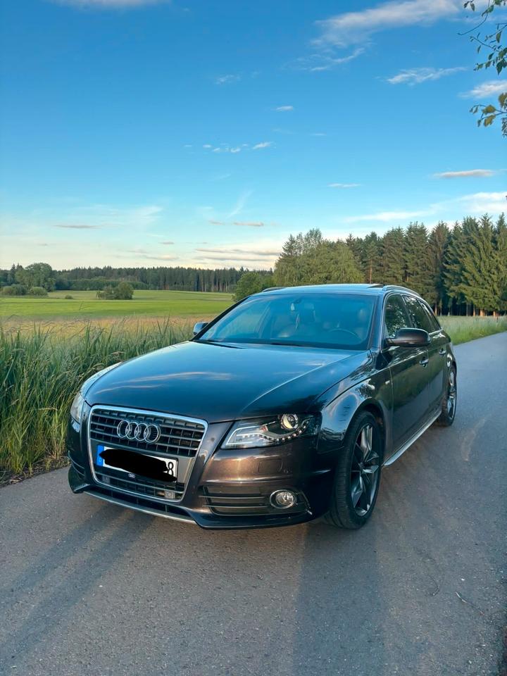 Audi A4 2011 — engine