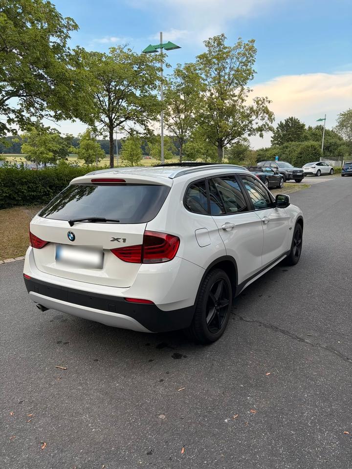 BMW X1 2010 — interior