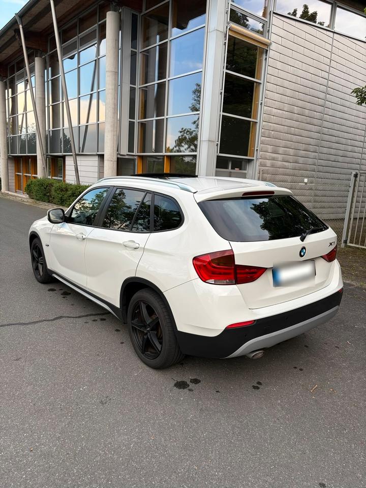 BMW X1 2010 — engine