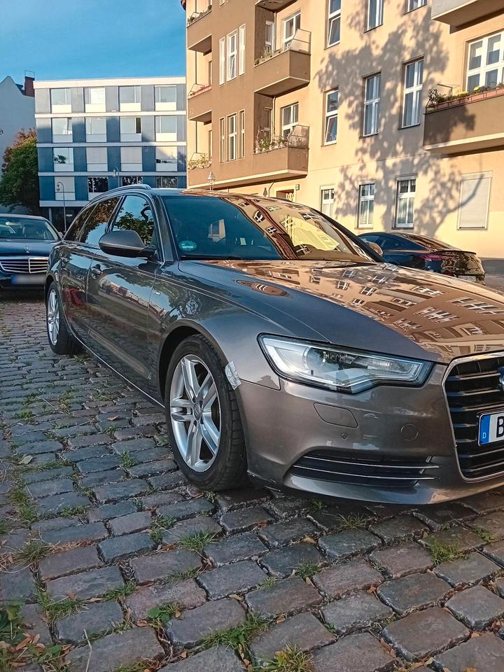 Audi A6 2013 — вигляд ззаду