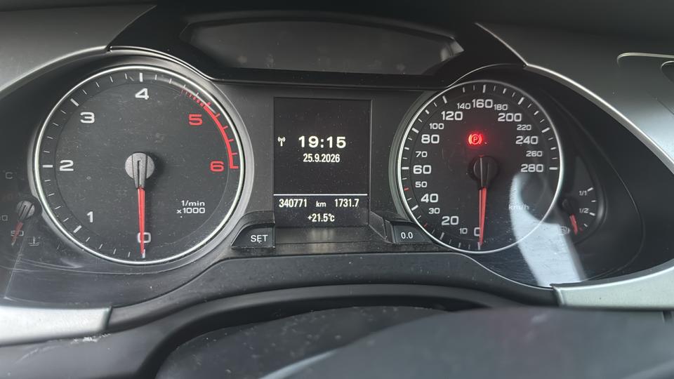 Audi A4 2014 — photo 7
