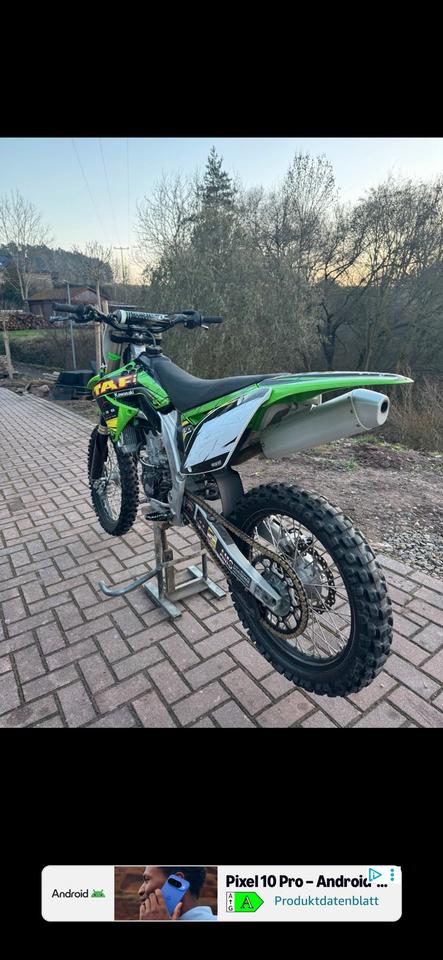 Kawasaki KXF 450 Motocross 2010 — вигляд ззаду