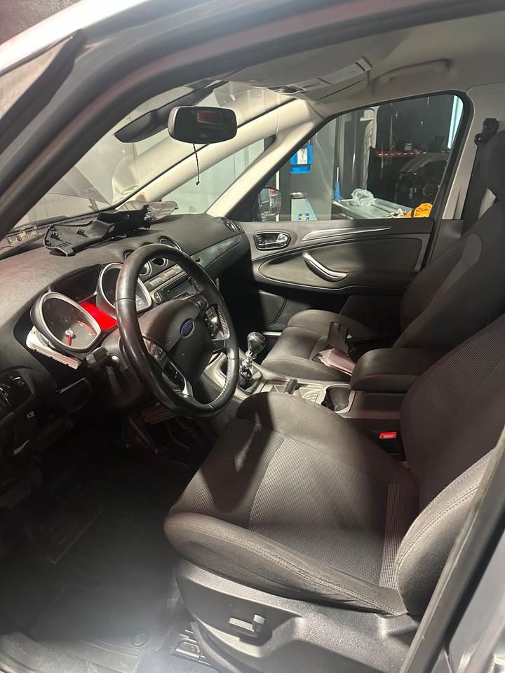 Ford S-Max 2007 — interior
