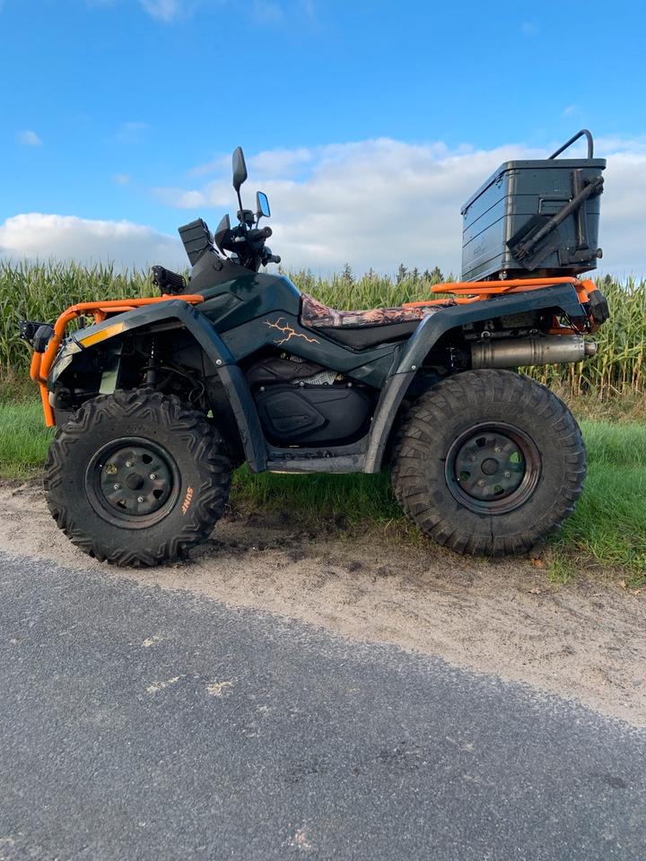 Weitere Motorräder Can am Outlander 800 XT 2006 — rear view